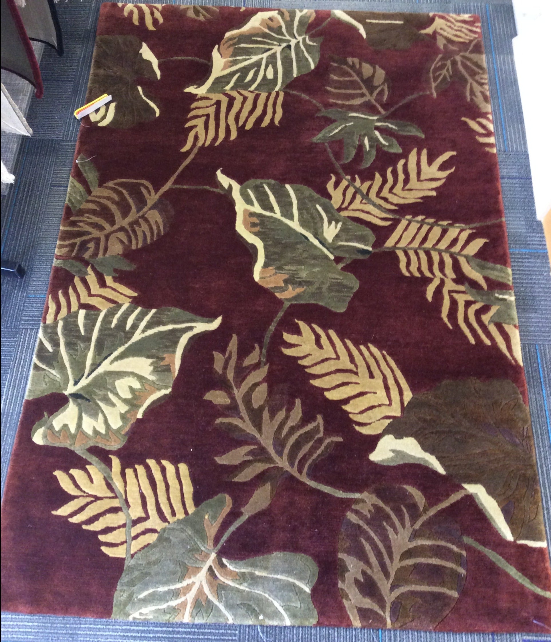 Hand-Knotted Wool Carved Cayenne Fronds Rug (5'x8')