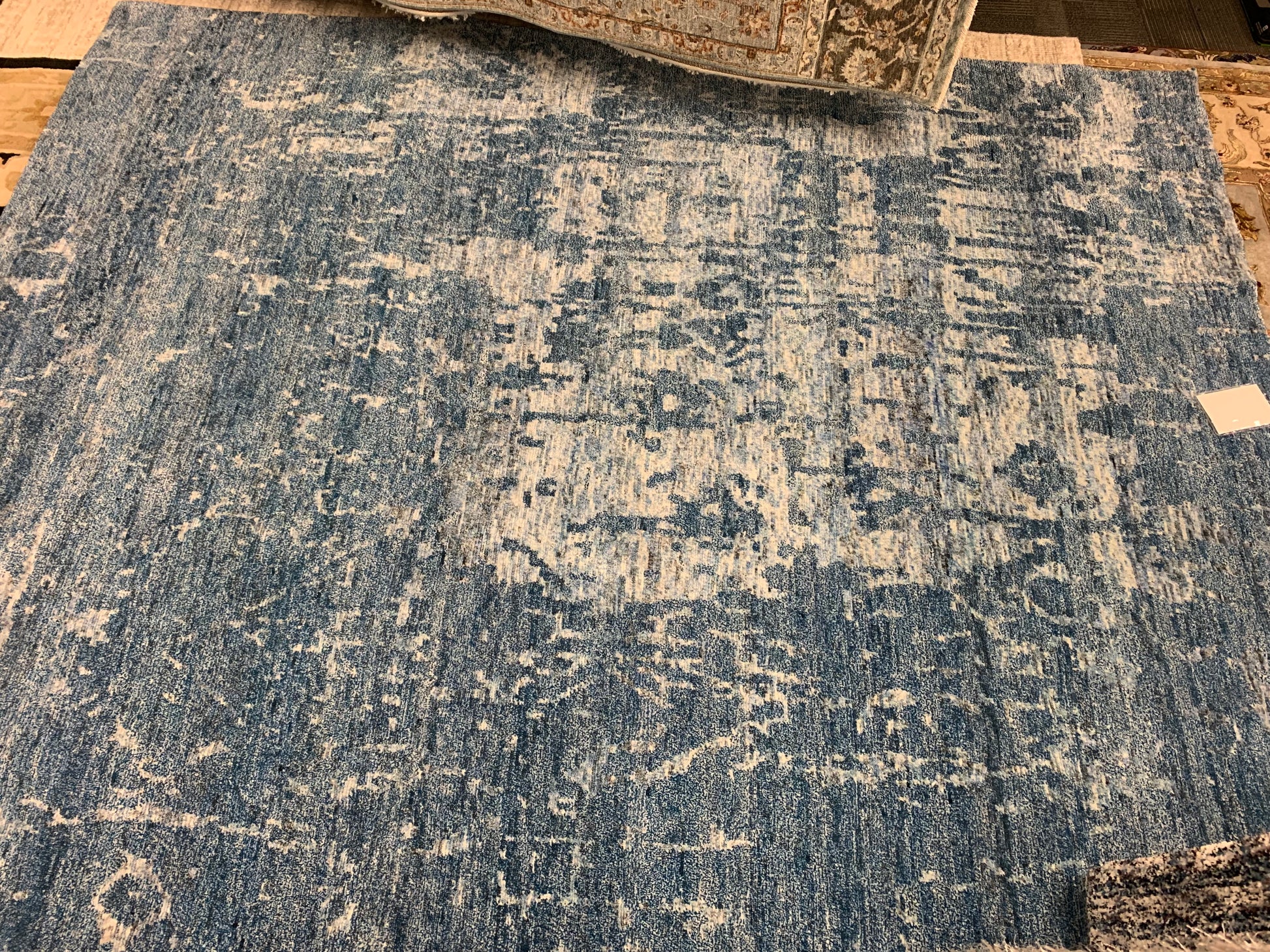 Hand-Knotted Nourison Silk Shadows Silk/Wool Blue Rug (7'9"x9'9")