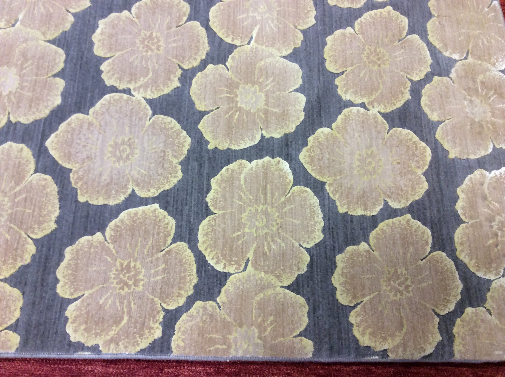 Machine Woven Wool Nourison Grey Carved Flowers Rug (5'x7'6")