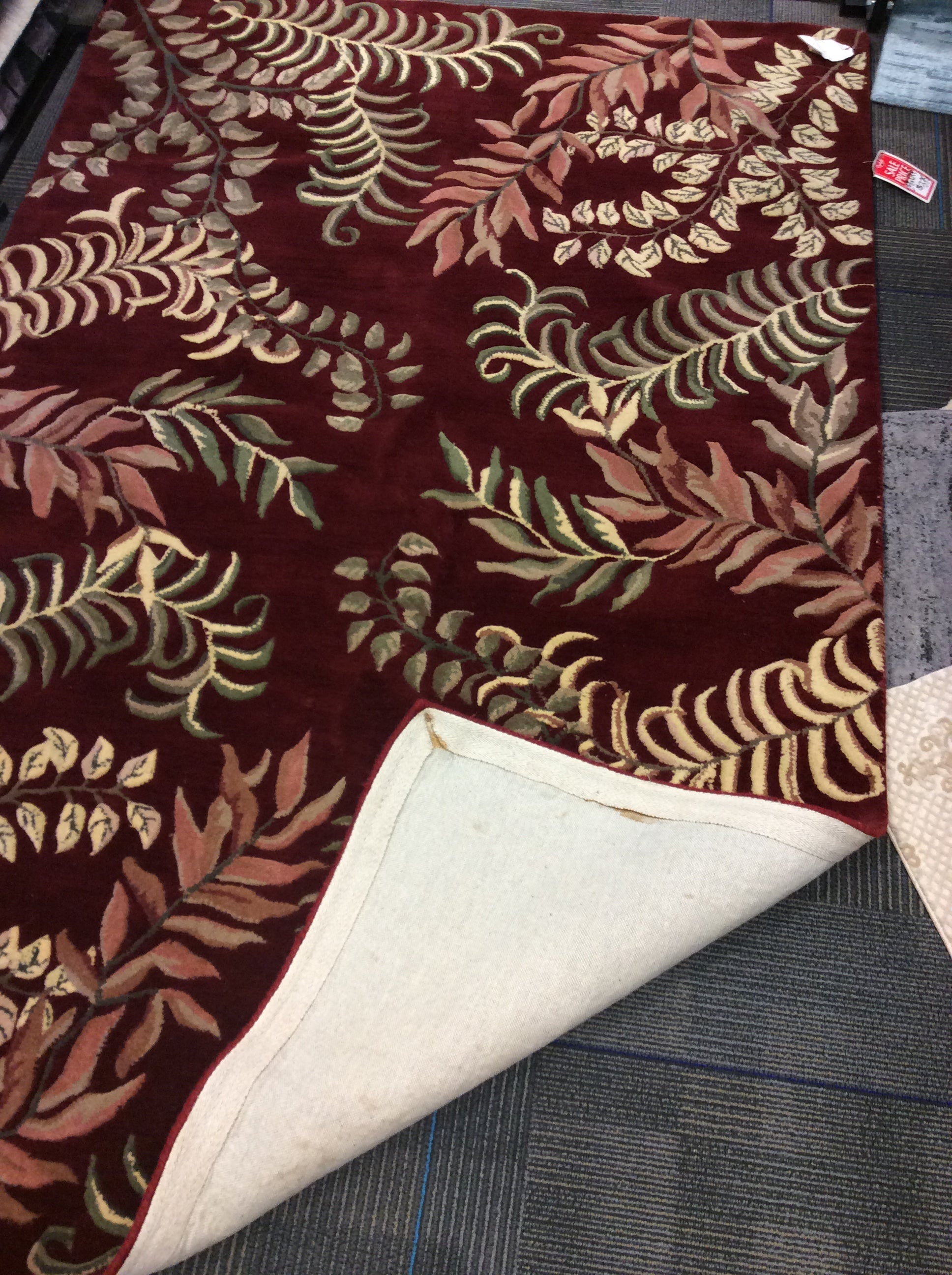 Hand-Tufted Wool Carved Red Ferns Rug (5'x8')