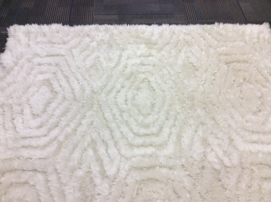 Hand Tufted Polyester Carved Ivory Shag Rug (5'x8')