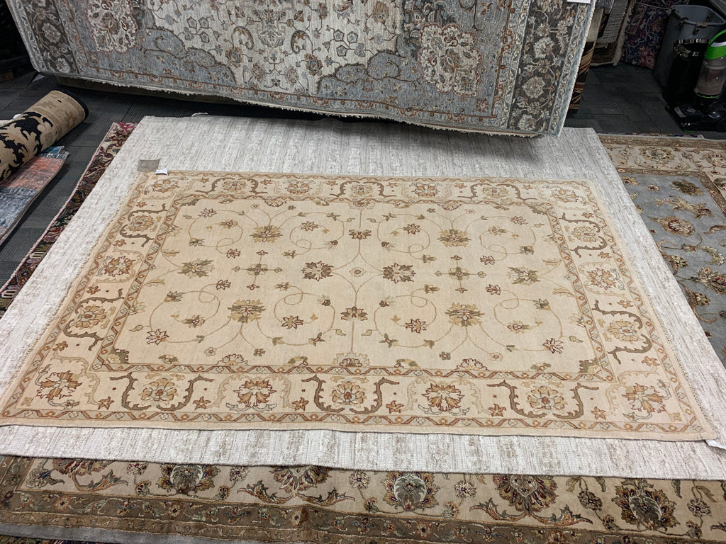 Hand-Knotted Wool Bhadohi Ivory/Ivory Rug (5'6"x8'6")