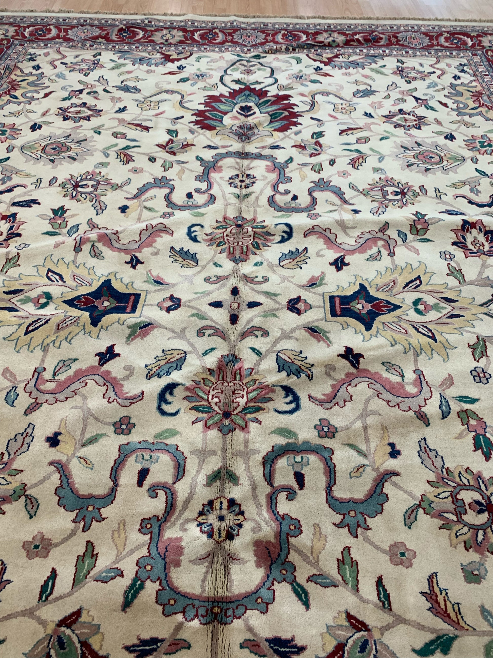 Hand-Knotted Wool Ivory/Red Ghandi Kashan Rug (10x14)