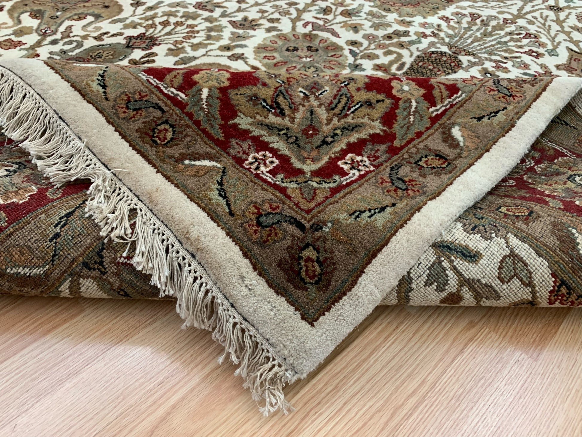 Hand-Knotted Wool Ivory/Red Agra Zeli-Sultan Rug (8'11"x12'3")