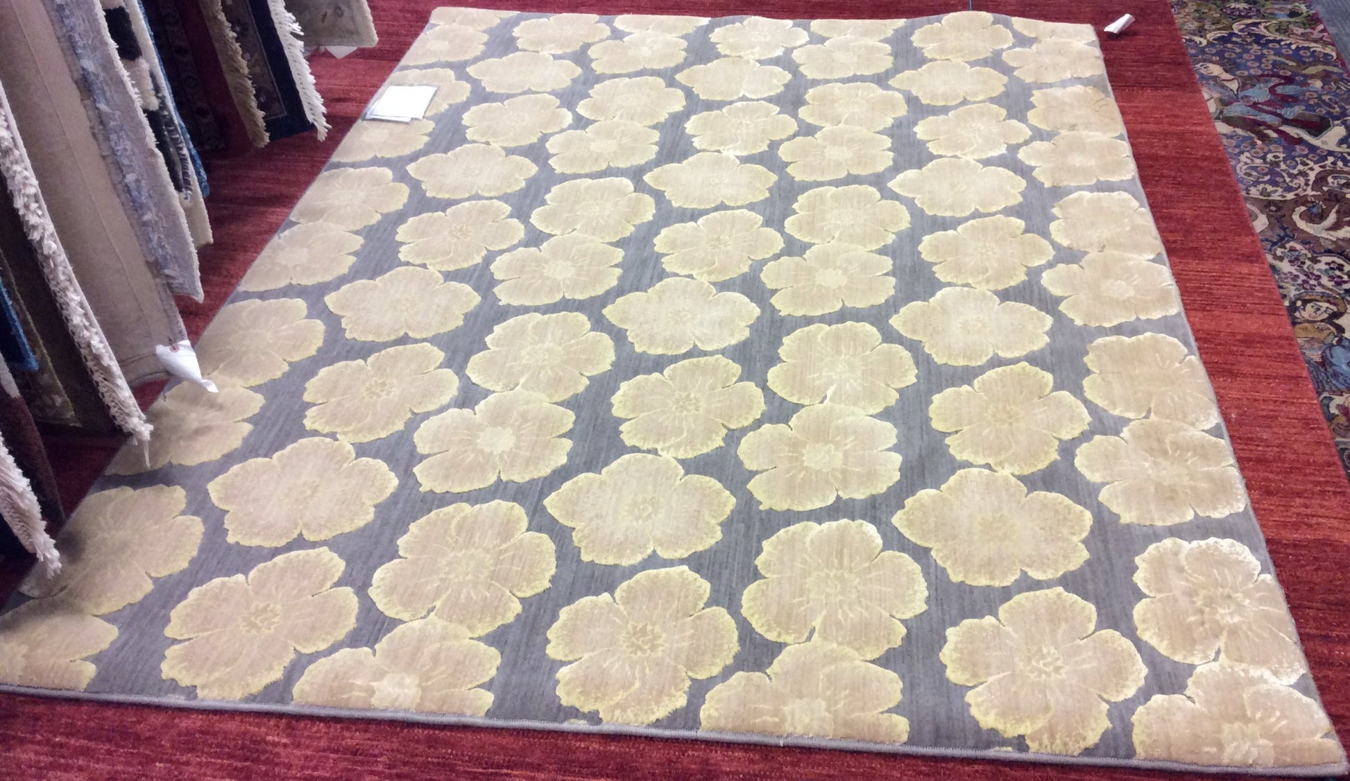 Machine Woven Wool Nourison Grey Carved Flowers Rug (5'x7'6")