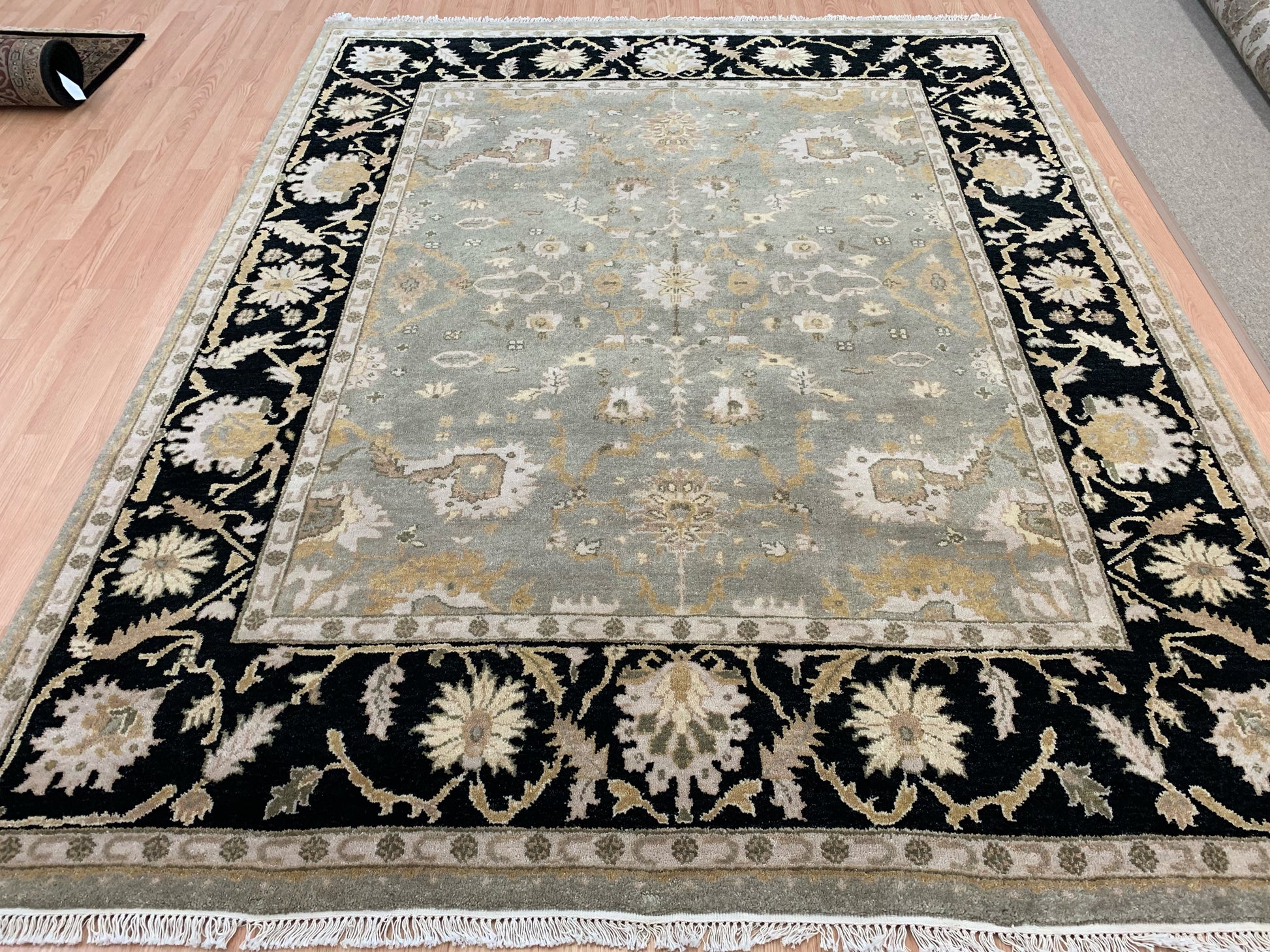 Hand-Knotted Wool Green/Black Ushak Rug (8'1"x9'11")