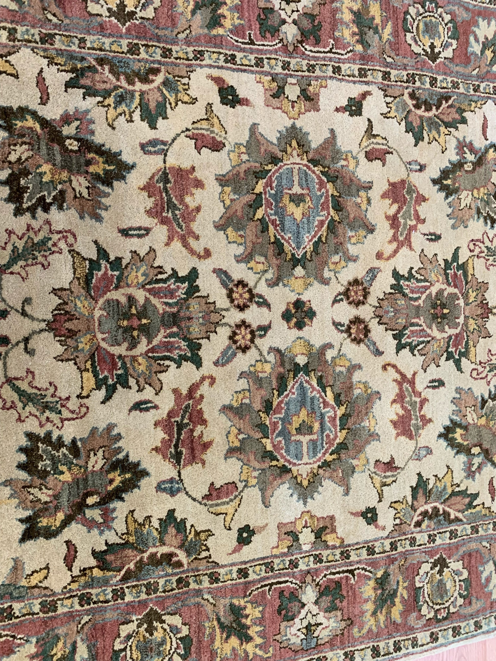 Hand-Knotted Wool Beige/Fuzzy Peach Kashan Rug (6'x9')