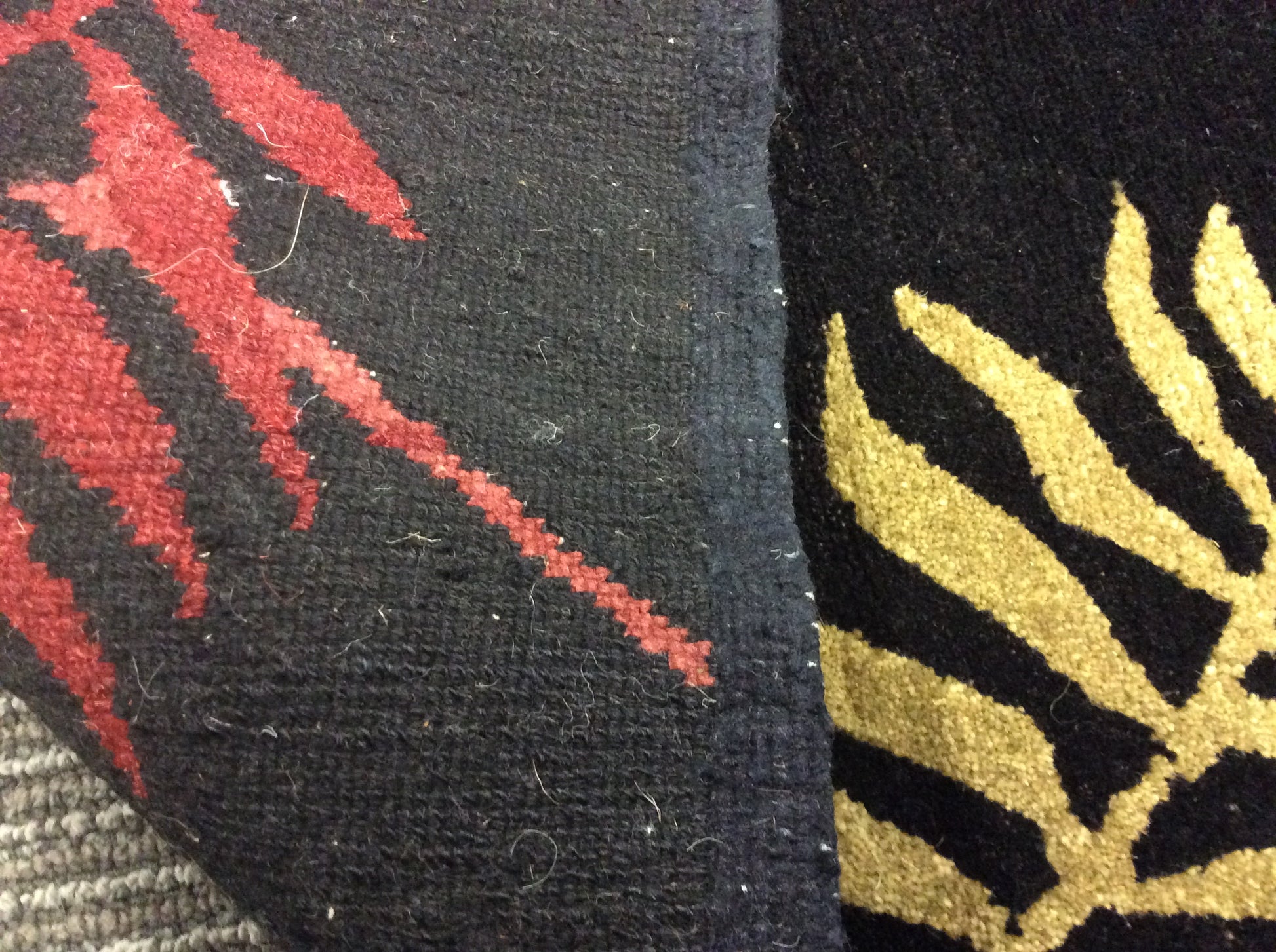 Hand-Knotted Wool and Silk Tufenkian Black Fronds Rug (3'x5')