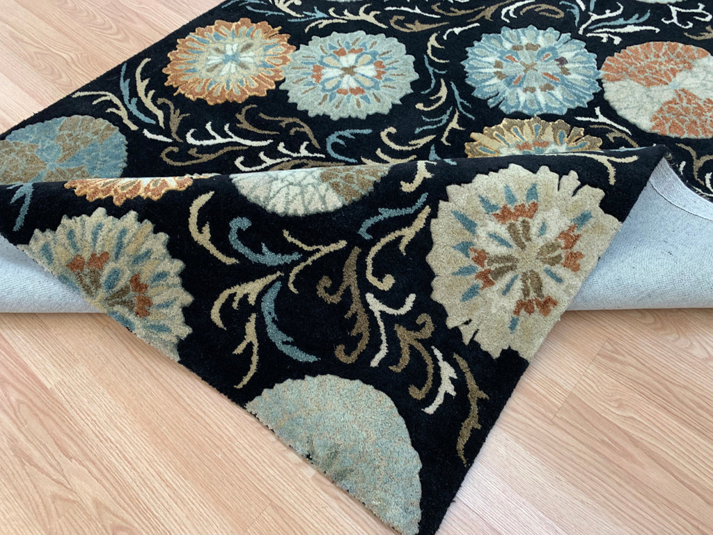 Hand Tufted Wool and Silk Black Medallions Rug (5x8)
