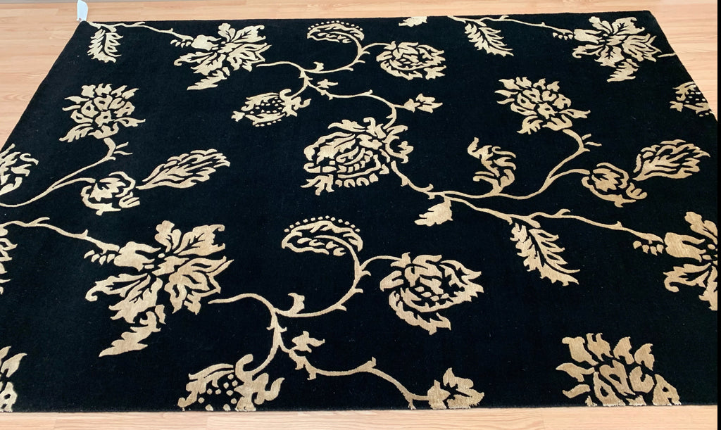 Hand-Knotted Wool and Silk Black/Gold Floral Rug (6'x9')