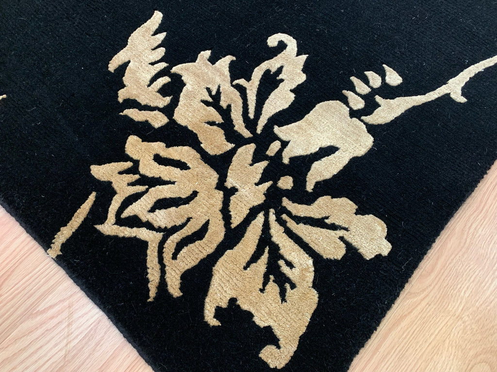Hand-Knotted Wool and Silk Black/Gold Floral Rug (6'x9')