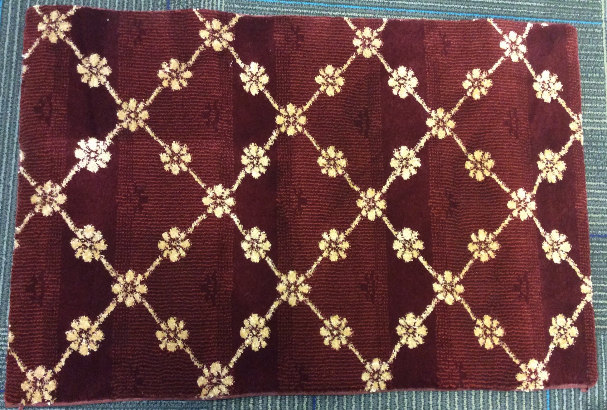 Machine Woven Polypropylene Kane Brick Lattice Rug (2'x3')