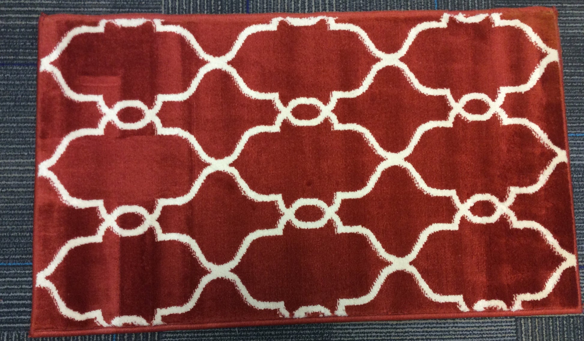 Machine Woven Polypropylene Fire Red Arabesque Rug (2'x3')