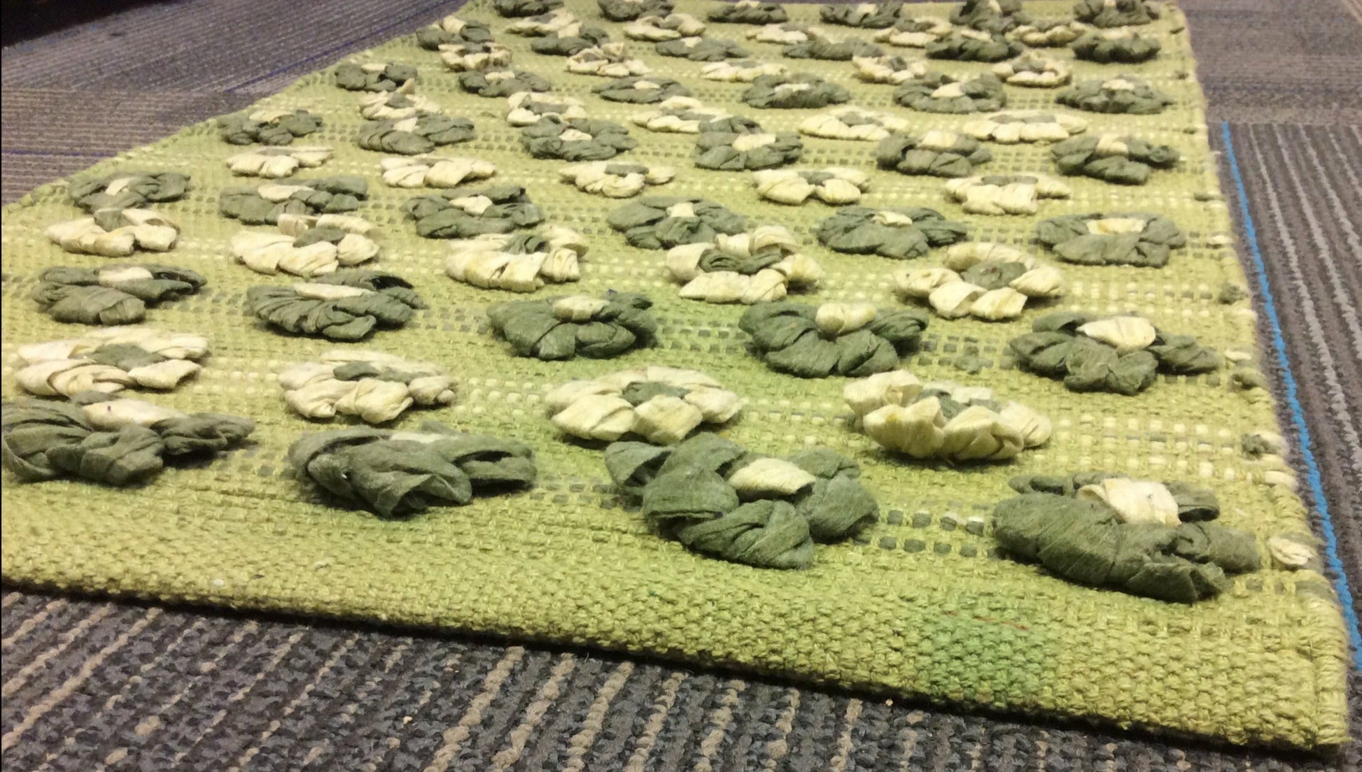 Hand Woven Cotton Green Flower Flatweave Rug (2'x3')