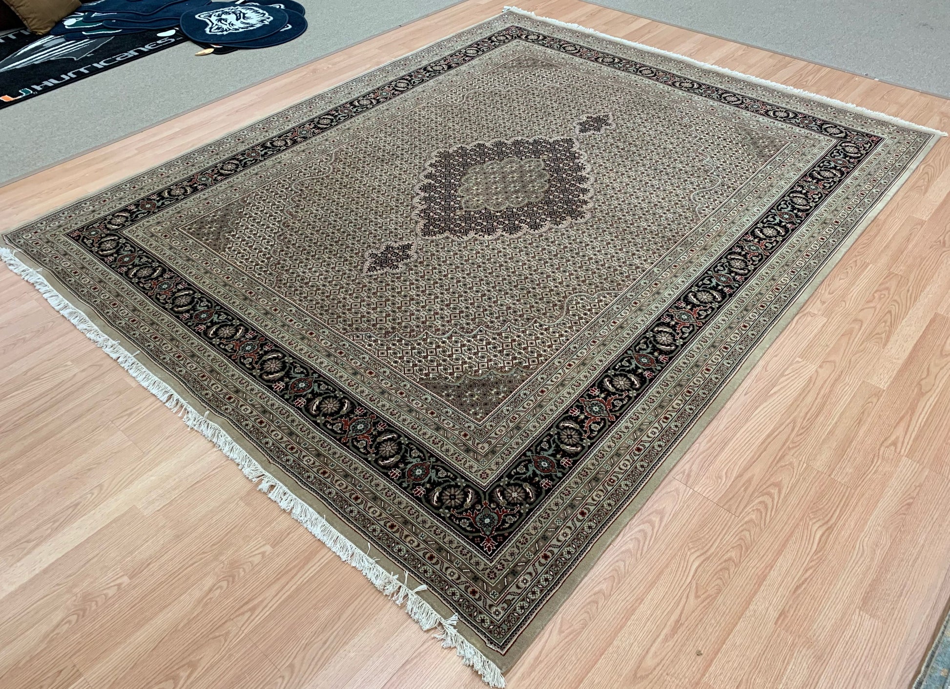 Hand-Knotted Wool and Silk Tabriz Mahi Beige/Black Rug (8'3"x10'2")