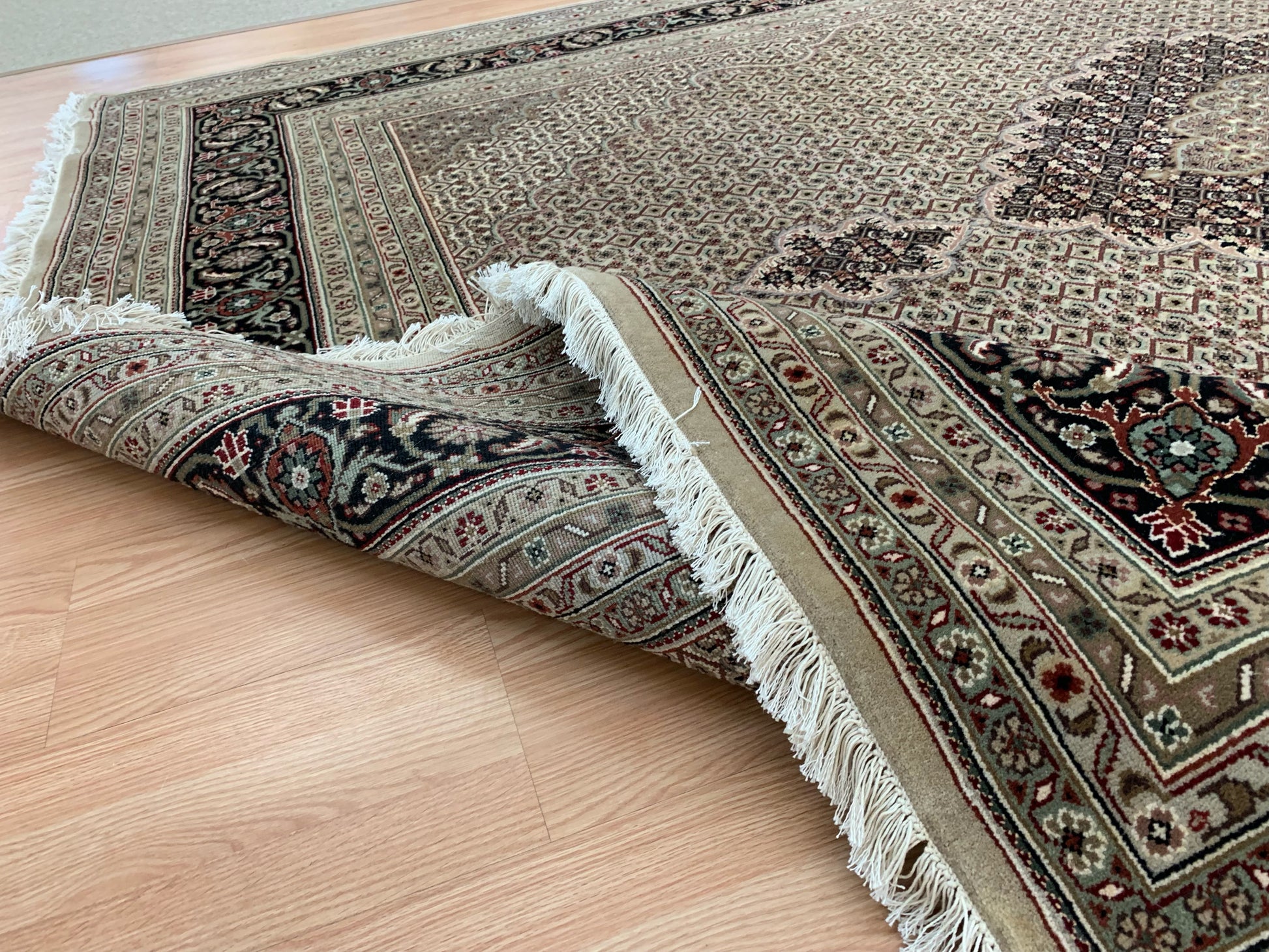 Hand-Knotted Wool and Silk Tabriz Mahi Beige/Black Rug (8'3"x10'2")