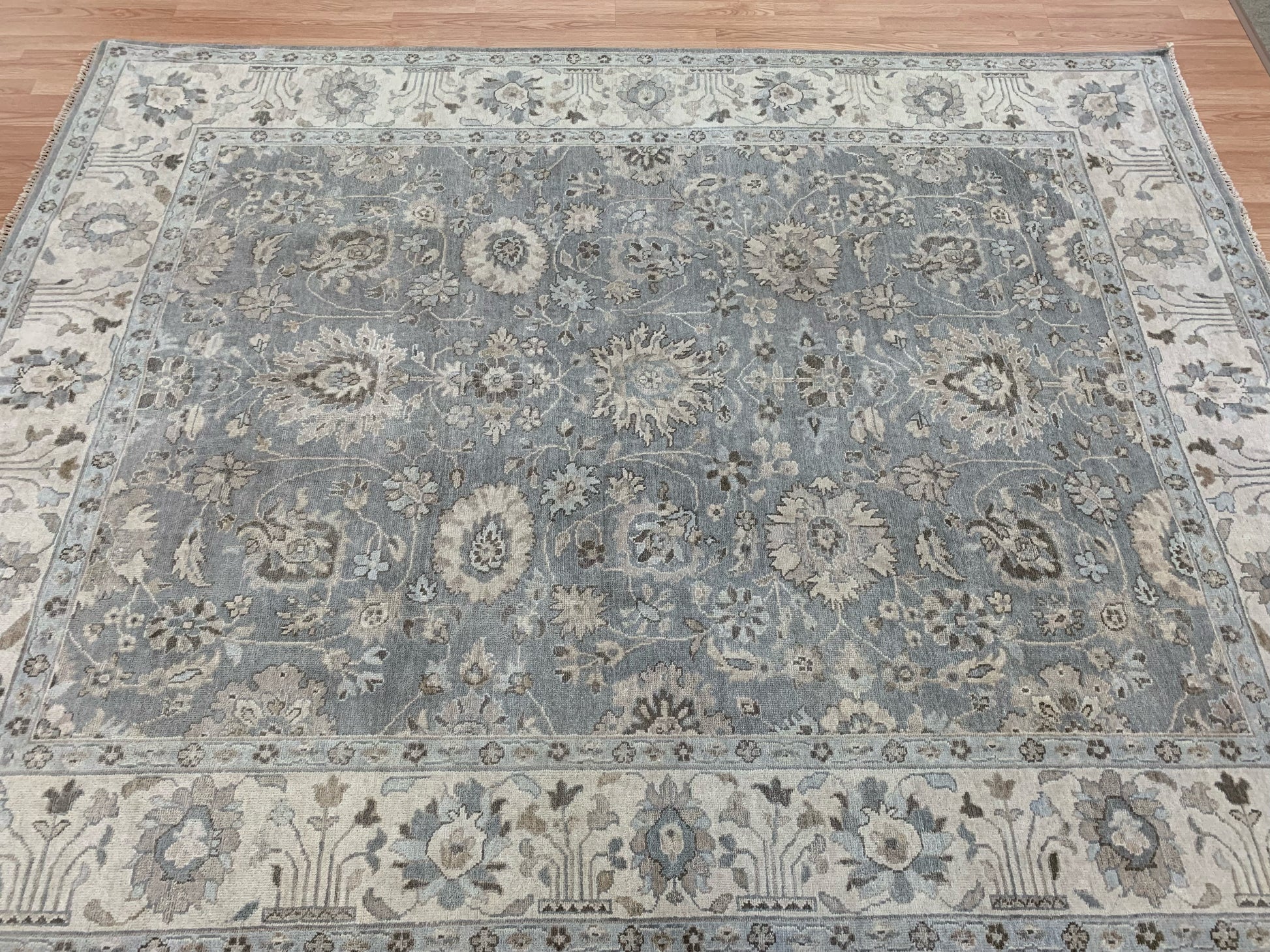 Hand-Knotted Wool Dove Grey Mahal Rug (7'9"x9'11")