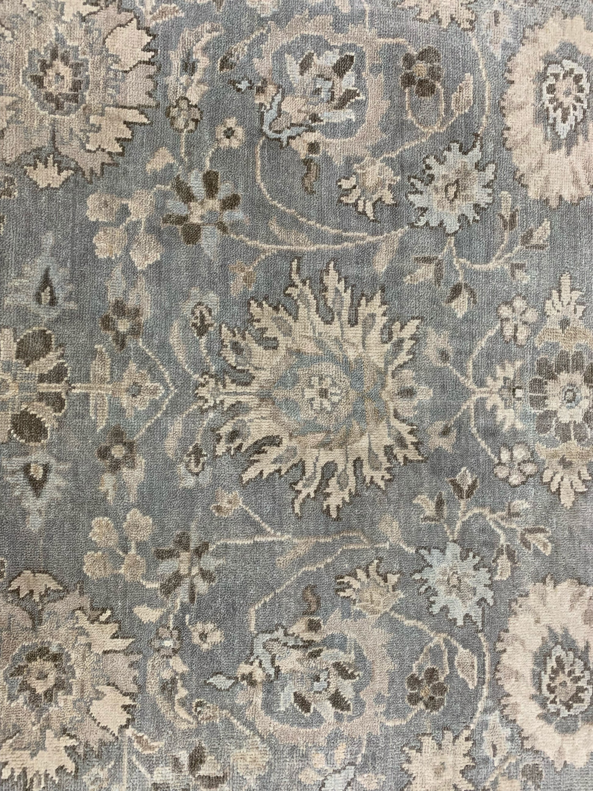 Hand-Knotted Wool Dove Grey Mahal Rug (7'9"x9'11")