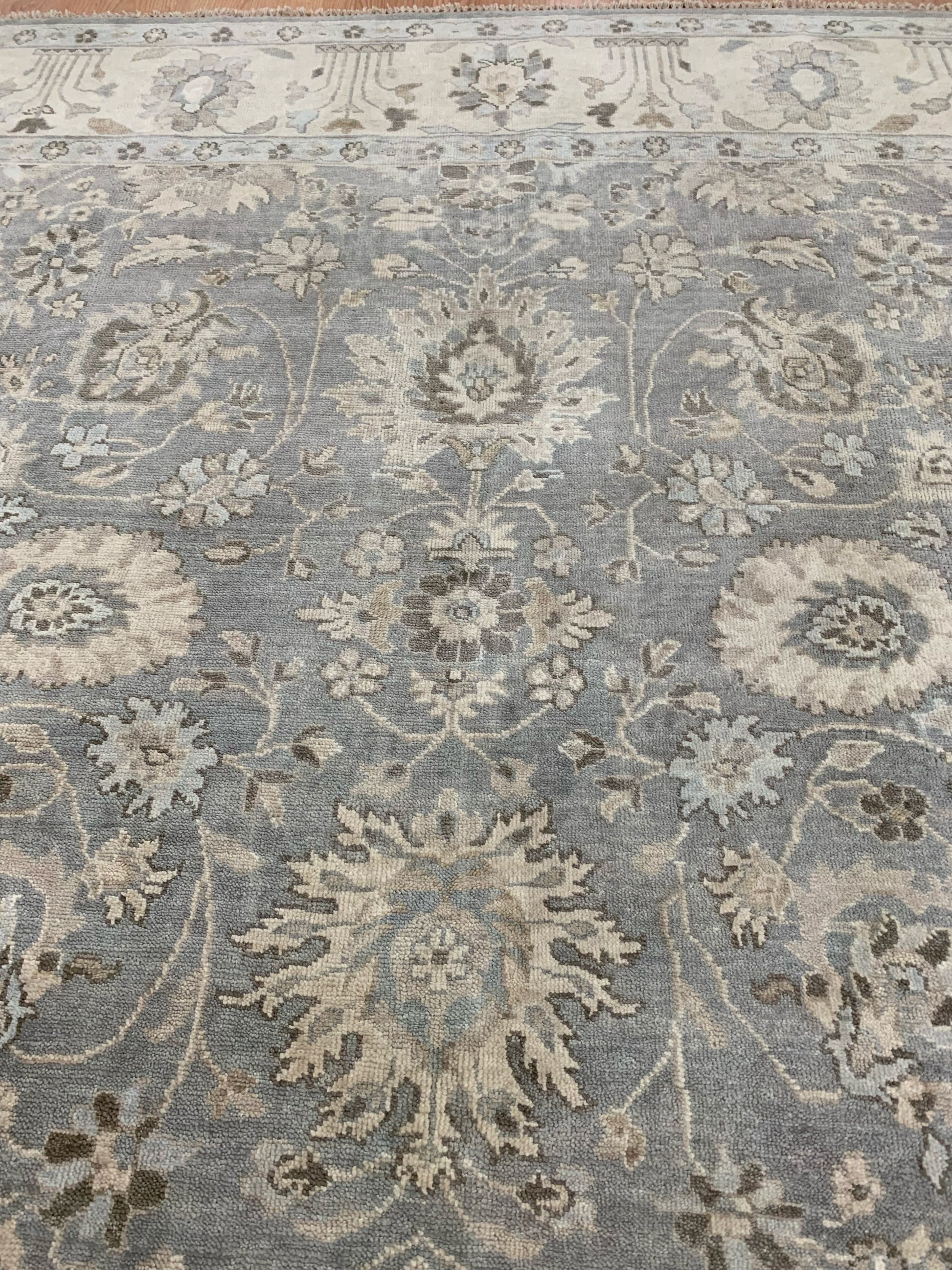 Hand-Knotted Wool Dove Grey Mahal Rug (7'9"x9'11")