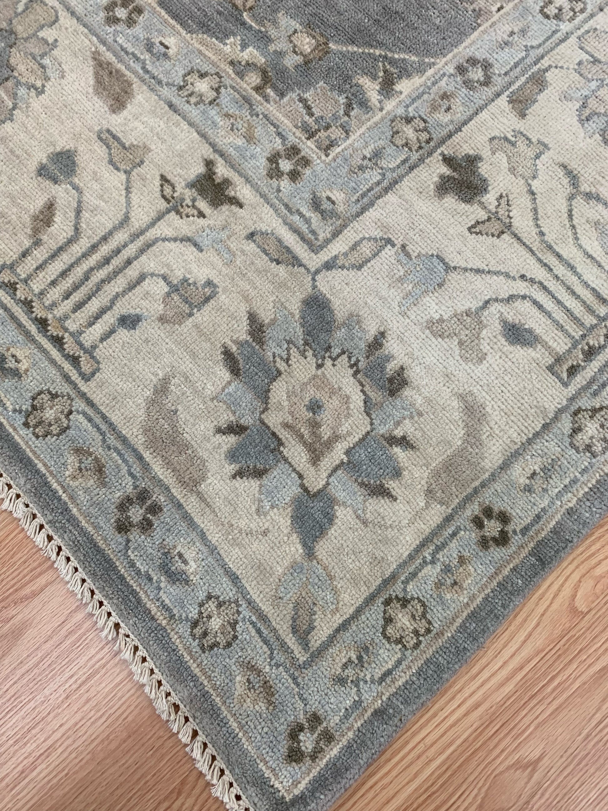 Hand-Knotted Wool Dove Grey Mahal Rug (7'9"x9'11")