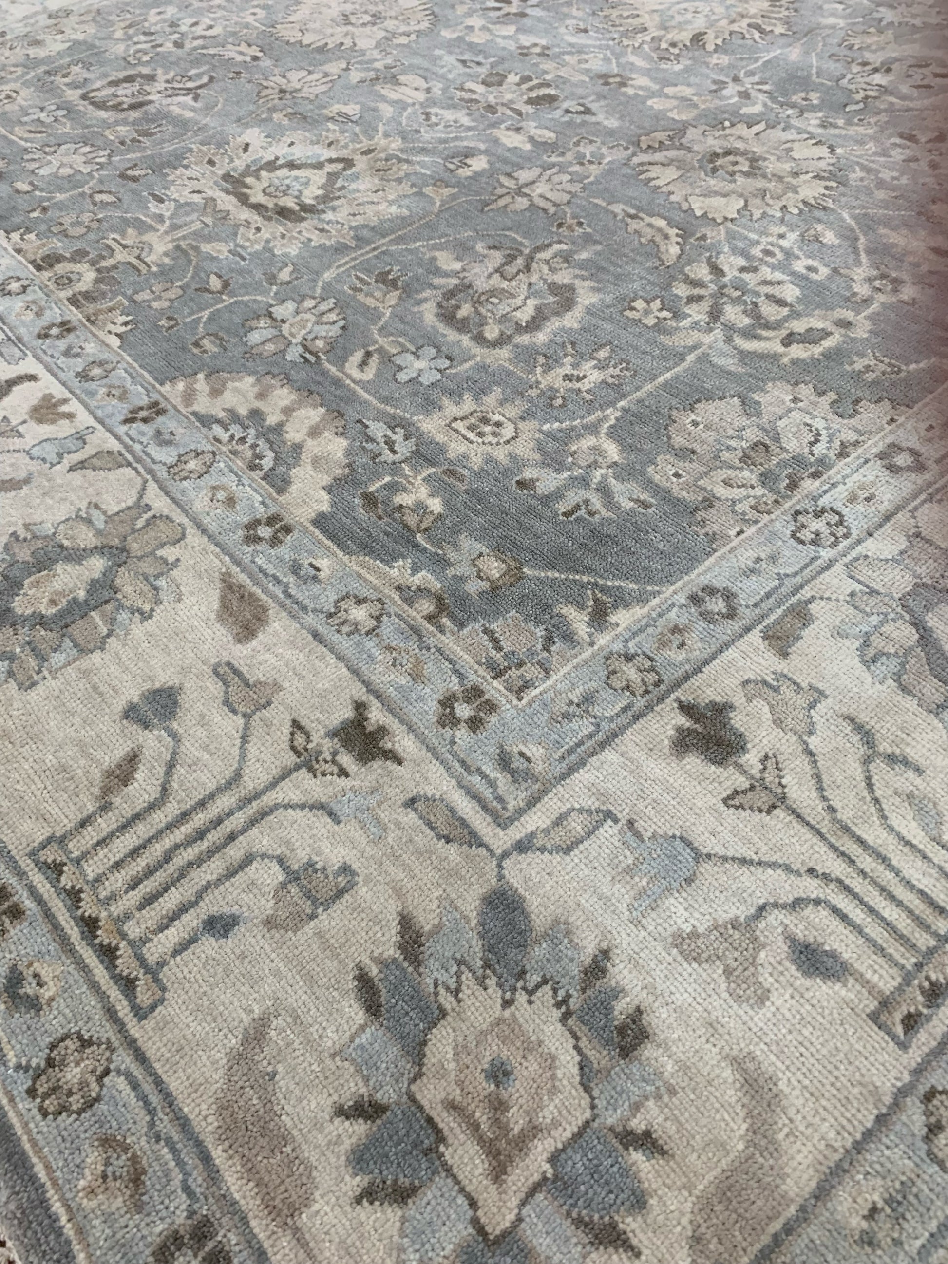 Hand-Knotted Wool Dove Grey Mahal Rug (7'9"x9'11")