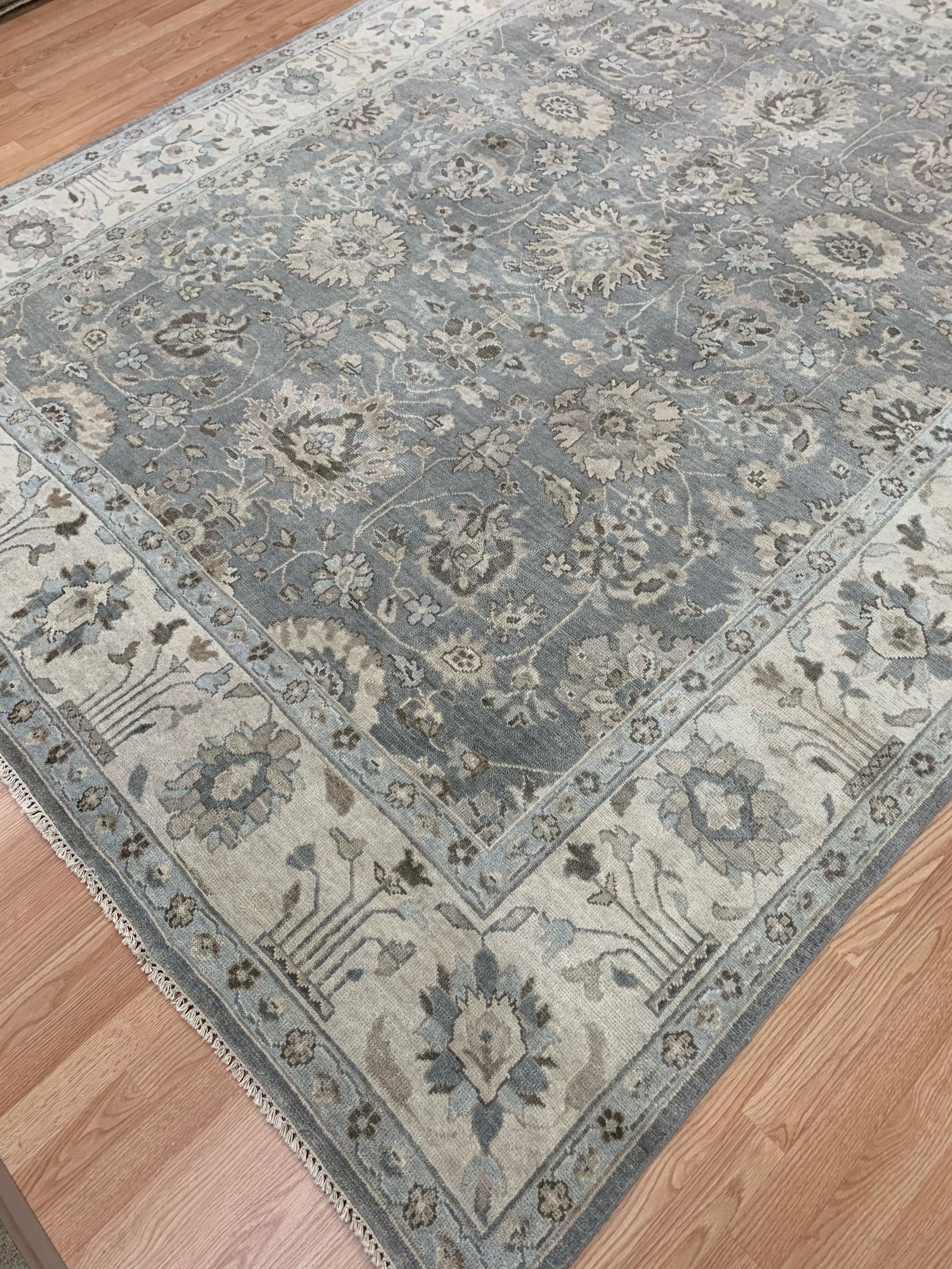 Hand-Knotted Wool Dove Grey Mahal Rug (7'9"x9'11")
