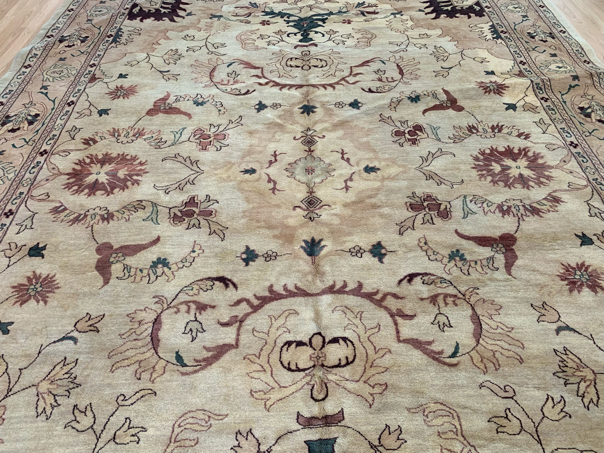 Vintage Hand-Knotted Wool Cream/Gold Serapi Pattern Rug (10'x14'1")
