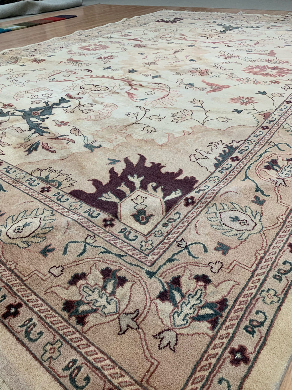 Vintage Hand-Knotted Wool Cream/Gold Serapi Pattern Rug (10'x14'1")