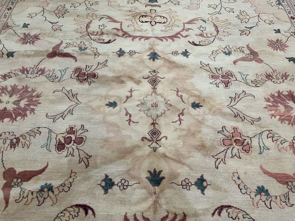 Vintage Hand-Knotted Wool Cream/Gold Serapi Pattern Rug (10'x14'1")