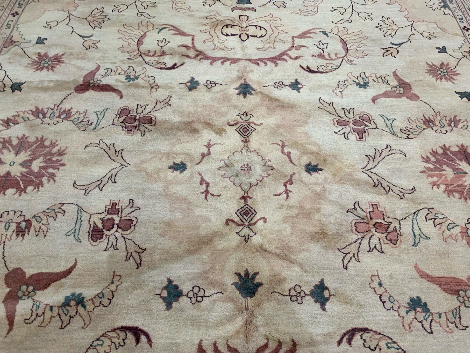Vintage Hand-Knotted Wool Cream/Gold Serapi Pattern Rug (10'x14'1")