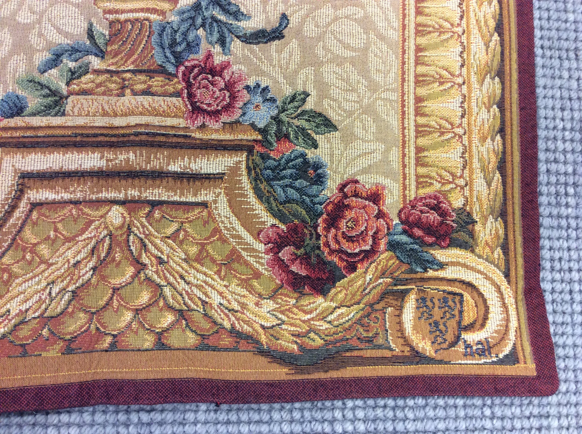 Vintage Bouquet Chambord Tapestry (28"x37")