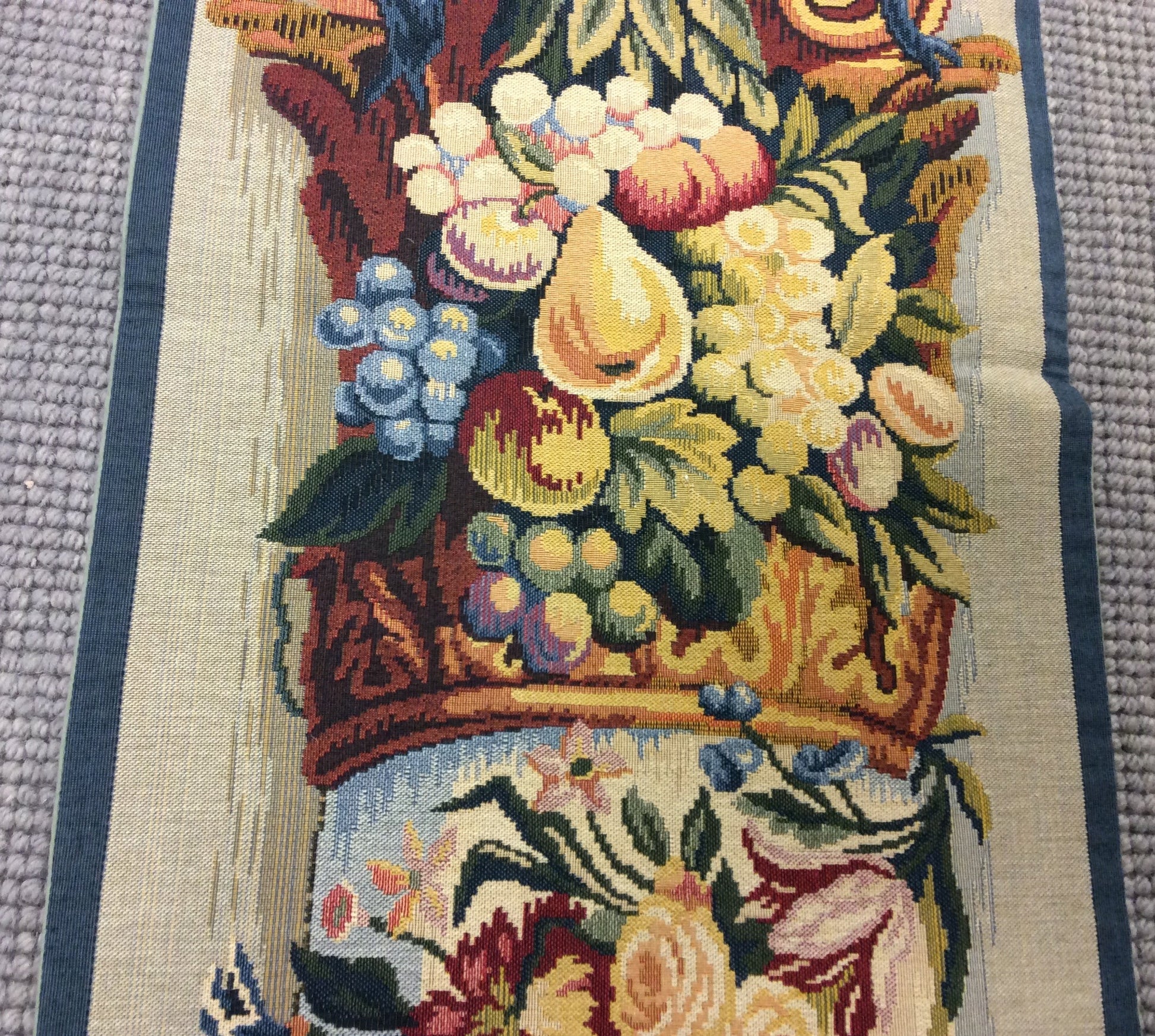 Vintage Ribbon Column Tapestry (19"x69")