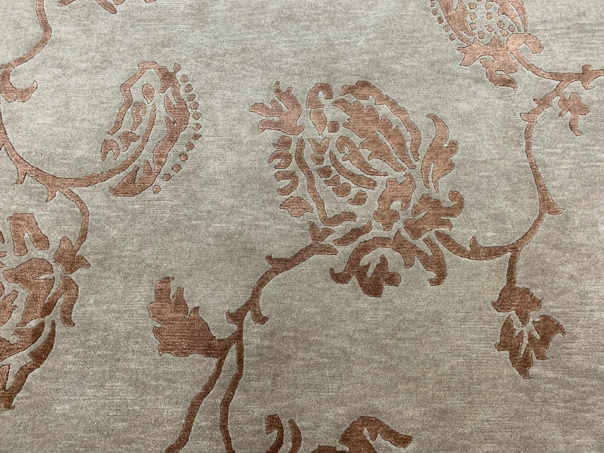 Hand-Knotted Wool & Silk Floral Silhouette Rug (6'9"x9'10")