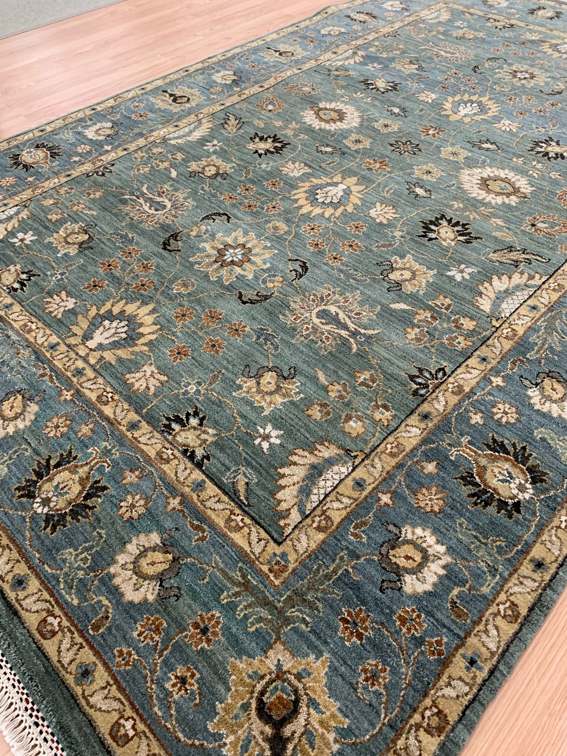 Hand-Knotted Wool Sea Green Agra Rug (6'4"x9'11")