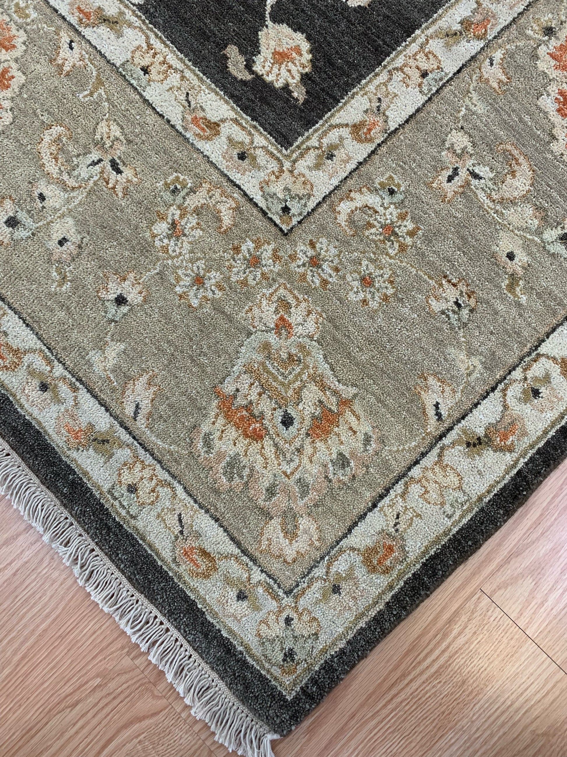 Hand-Knotted Wool Dark Grey Agra Rug (8'x10')
