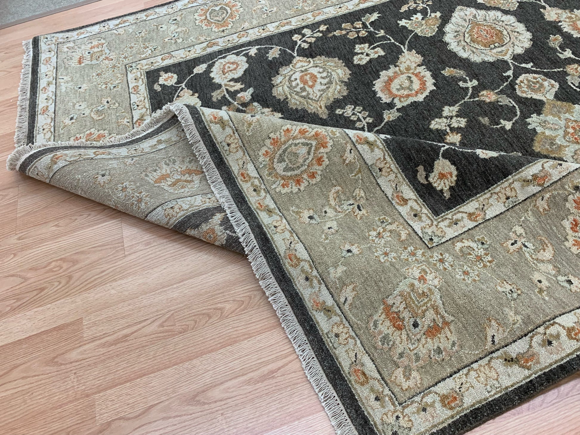 Hand-Knotted Wool Dark Grey Agra Rug (8'x10')