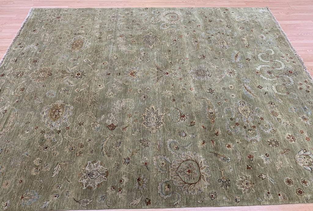 Hand-Knotted Wool Green Borderless Rug (8'2"x10')