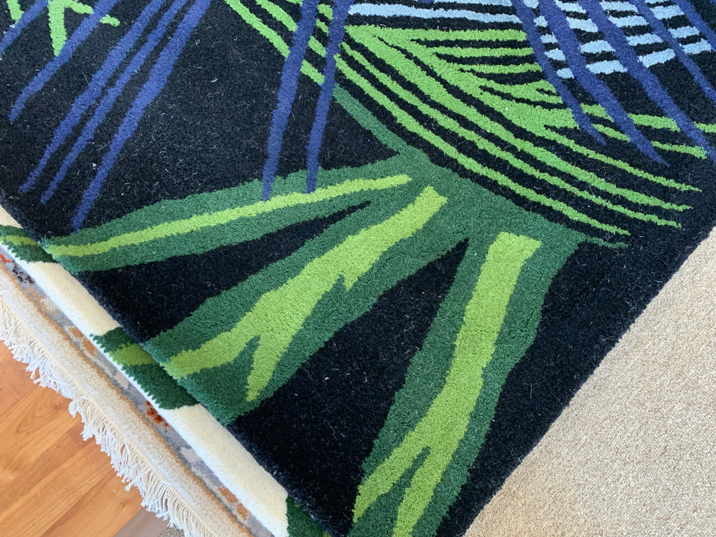 Hand Tufted Wool Black Tropical Fronds Rug (8'x10')